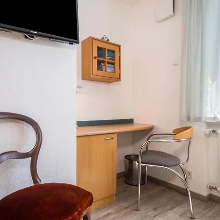 Appartement Bett Und Fruehstueck Bei Gertrud